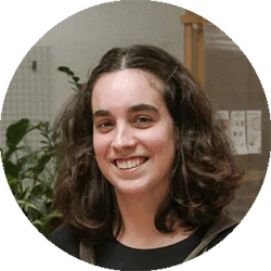 formadora do curso de cerâmica da FICA - Mariana Costa