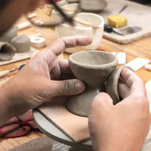 curso de cerâmica na FICA oficina criativa - técnica da bola
