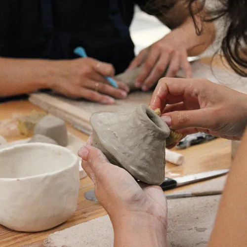 curso de cerâmica na FICA oficina criativa - técnica dos rolos