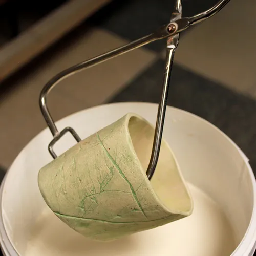 curso de cerâmica na FICA oficina criativa - processo de vidragem